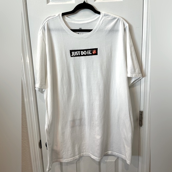 Nike Other - Nike White Graphic Short Sleeve Tee